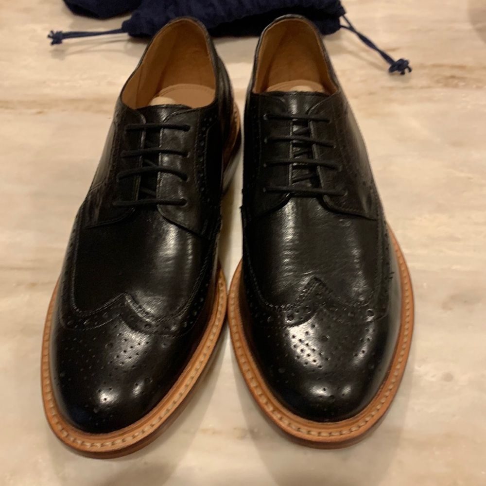 Brand new Bostonian wing tip black leather shoes   Size 8 1-2.  Never been worn.